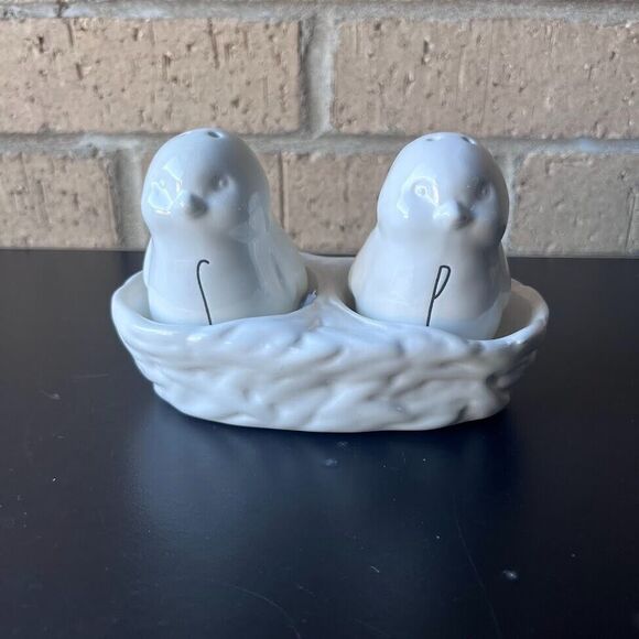 RAE DUNN Chicks in a Nest Salt Pepper Shaker Set Artisan Collection By Magenta - Picture 1 of 12